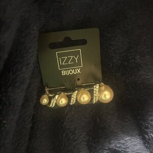 ⭐️ 3/$15 Izzy Bijoux Silver and Pearl Brooch